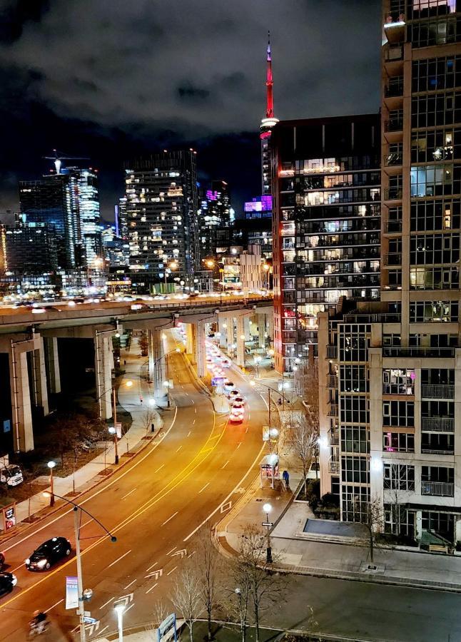 Lakeview In Downtown With Free Parking. * Toronto